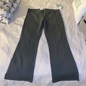 Size L grey Old Navy yoga pants/leggings